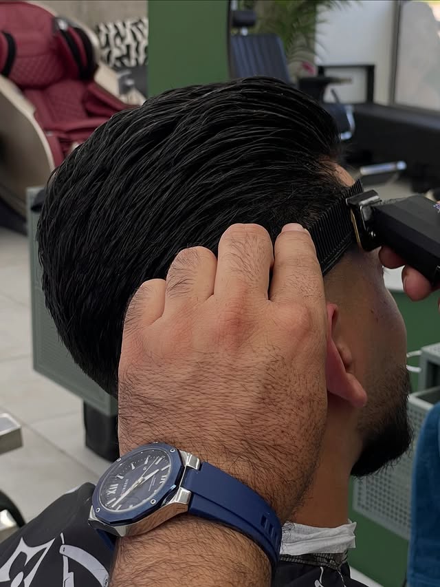 Processus de coupe au salon Chez Kevin